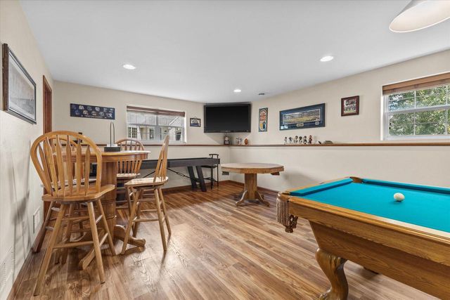 1823 Deer Path, Waukesha, WI 53189