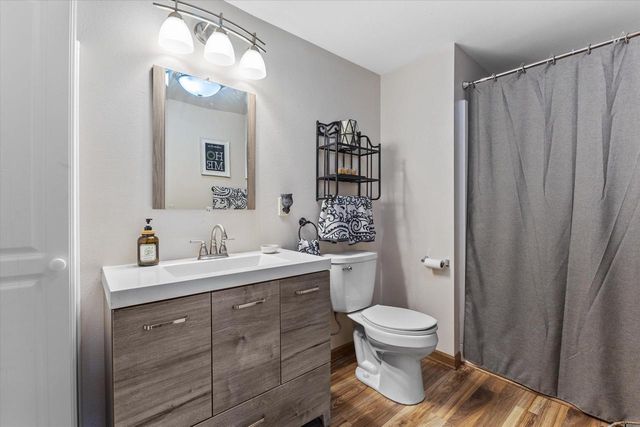 1823 Deer Path, Waukesha, WI 53189