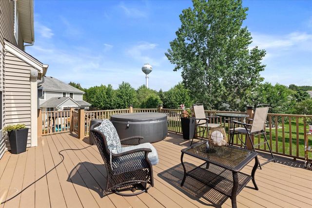 1823 Deer Path, Waukesha, WI 53189