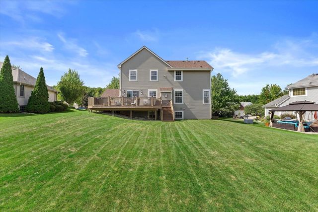 1823 Deer Path, Waukesha, WI 53189