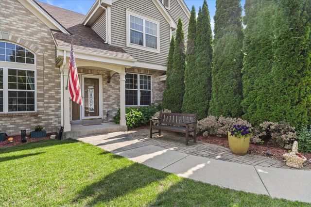 1823 Deer Path, Waukesha, WI 53189