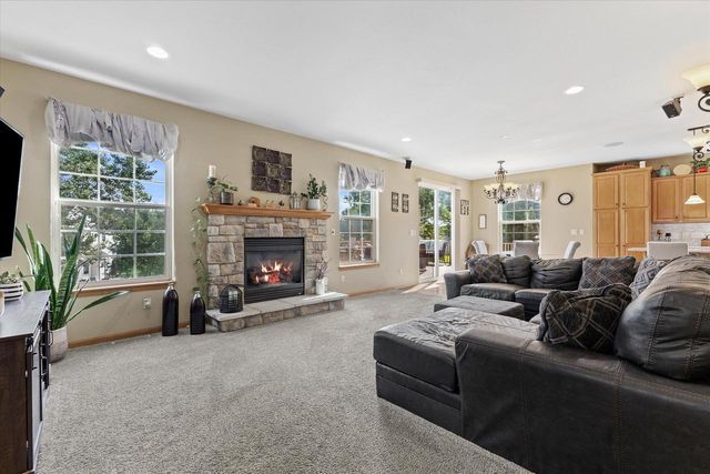 1823 Deer Path, Waukesha, WI 53189