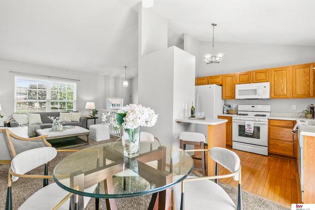2202 N 166 Street, Omaha, NE 68116