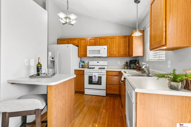 2202 N 166 Street, Omaha, NE 68116