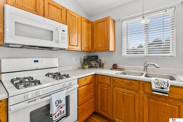 2202 N 166 Street, Omaha, NE 68116