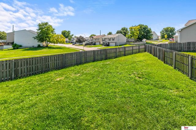 2202 N 166 Street, Omaha, NE 68116