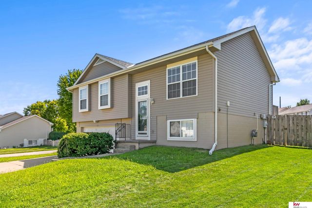 2202 N 166 Street, Omaha, NE 68116