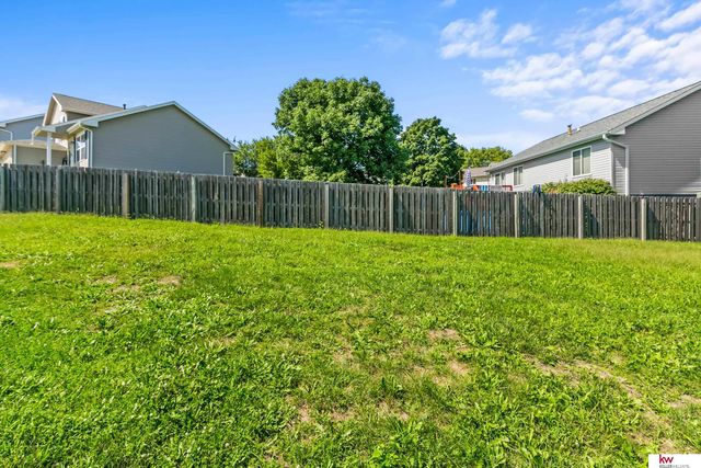 2202 N 166 Street, Omaha, NE 68116