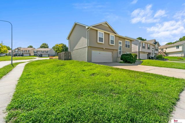 2202 N 166 Street, Omaha, NE 68116
