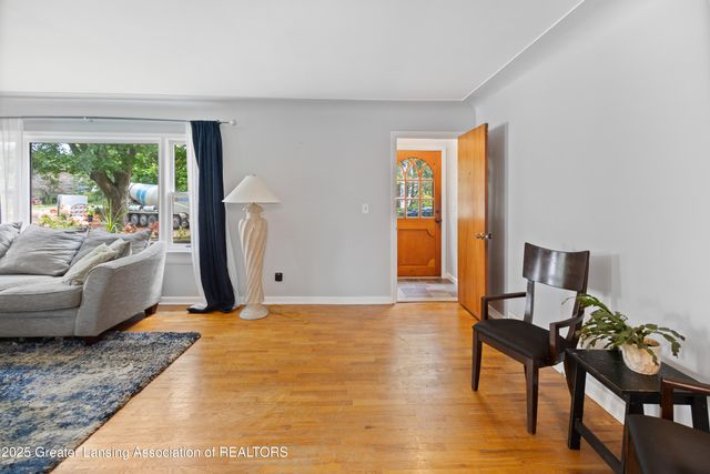 1313 S Genesee Drive, Lansing, MI 48915