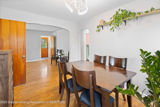 1313 S Genesee Drive, Lansing, MI 48915