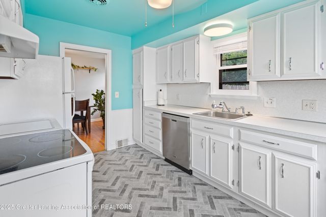 1313 S Genesee Drive, Lansing, MI 48915