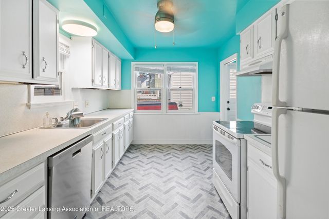 1313 S Genesee Drive, Lansing, MI 48915