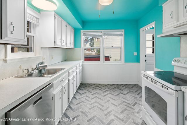 1313 S Genesee Drive, Lansing, MI 48915