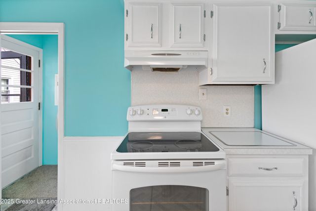 1313 S Genesee Drive, Lansing, MI 48915