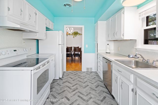 1313 S Genesee Drive, Lansing, MI 48915