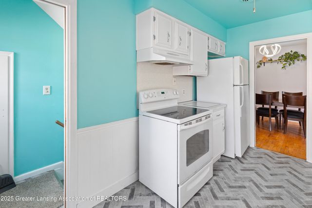 1313 S Genesee Drive, Lansing, MI 48915