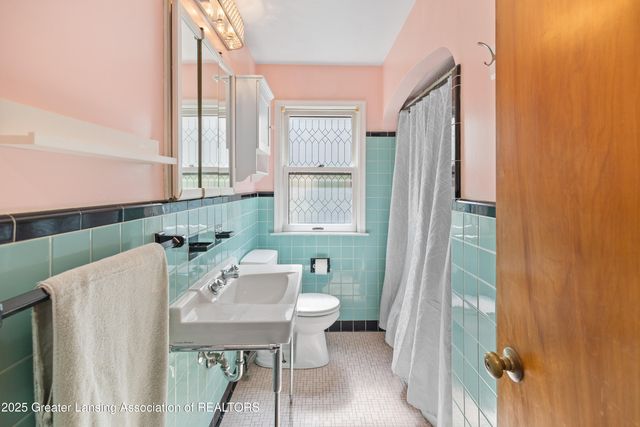 1313 S Genesee Drive, Lansing, MI 48915