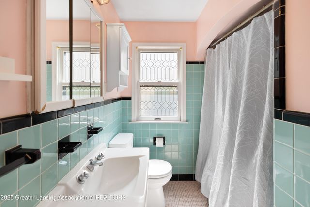 1313 S Genesee Drive, Lansing, MI 48915