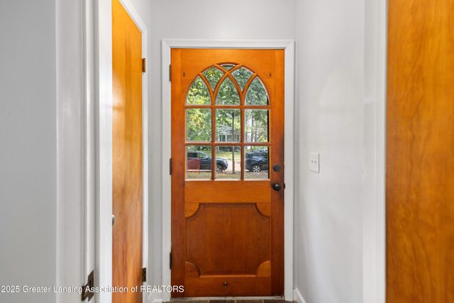 1313 S Genesee Drive, Lansing, MI 48915