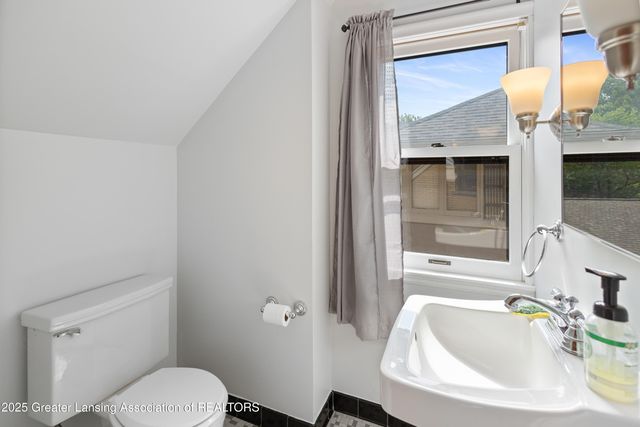 1313 S Genesee Drive, Lansing, MI 48915