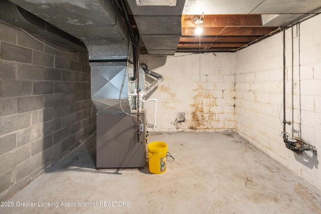 1313 S Genesee Drive, Lansing, MI 48915