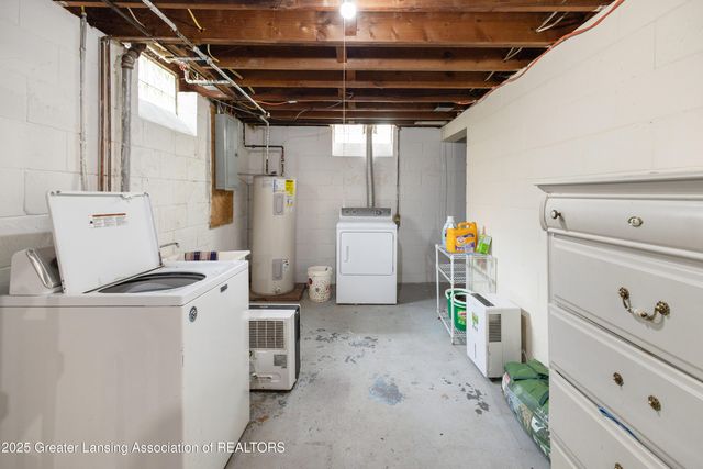 1313 S Genesee Drive, Lansing, MI 48915