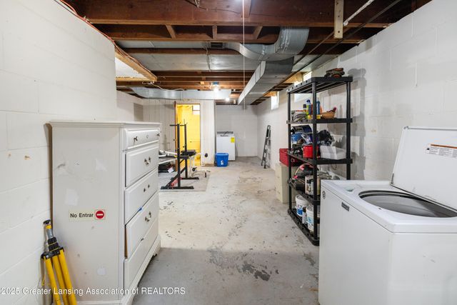 1313 S Genesee Drive, Lansing, MI 48915