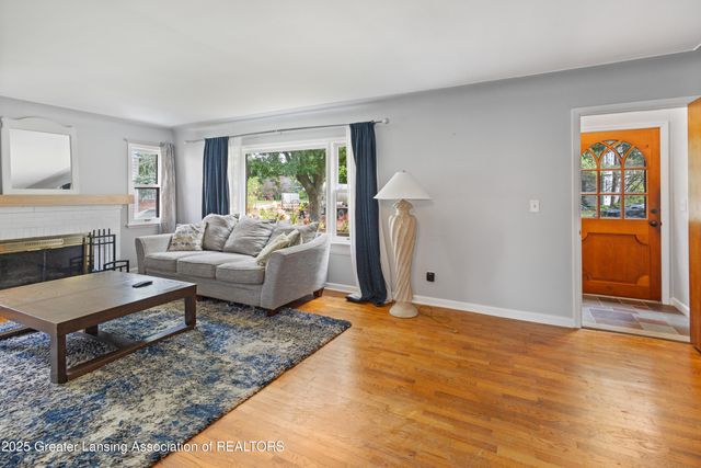 1313 S Genesee Drive, Lansing, MI 48915