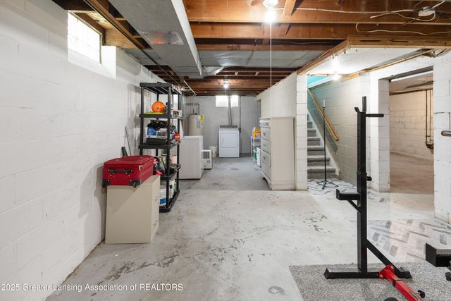 1313 S Genesee Drive, Lansing, MI 48915