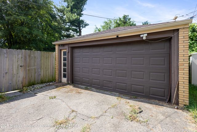 1313 S Genesee Drive, Lansing, MI 48915