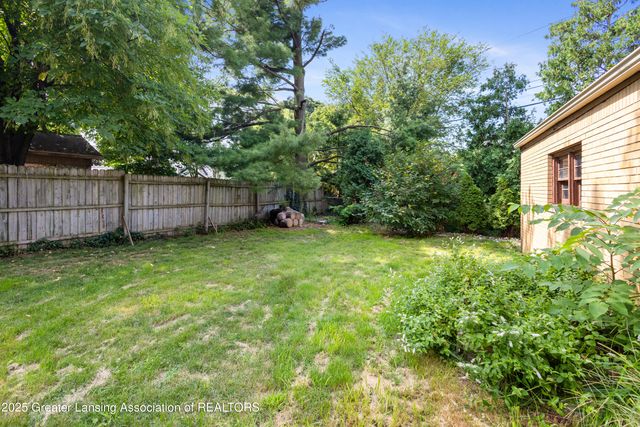 1313 S Genesee Drive, Lansing, MI 48915