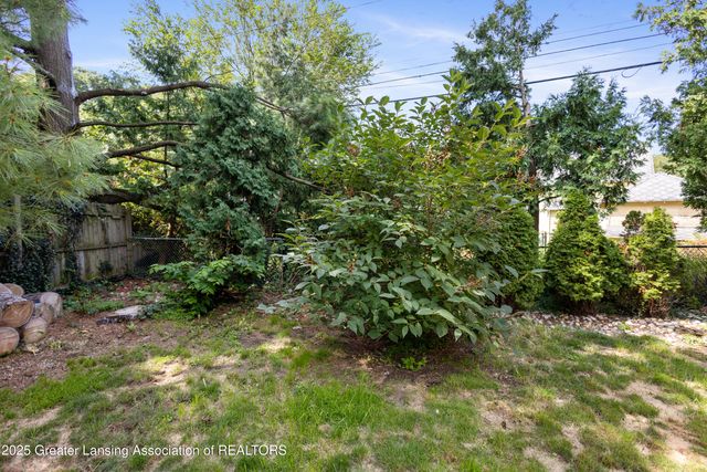 1313 S Genesee Drive, Lansing, MI 48915