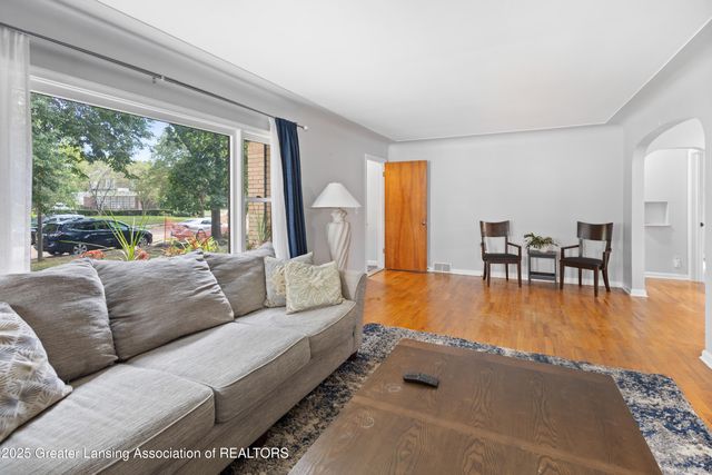 1313 S Genesee Drive, Lansing, MI 48915