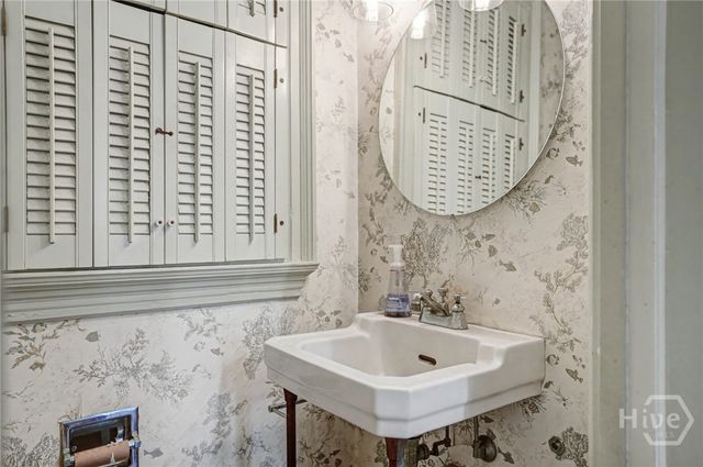 122 E 36th Street, Savannah, GA 31401