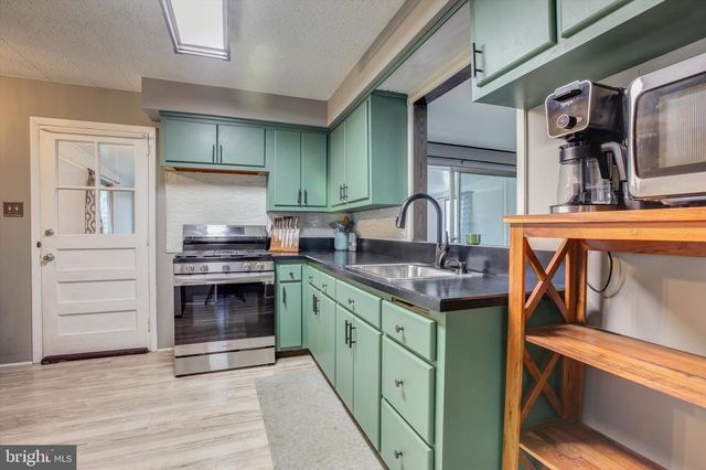 5 HOLLY AVE, Browns Mills, NJ 08015