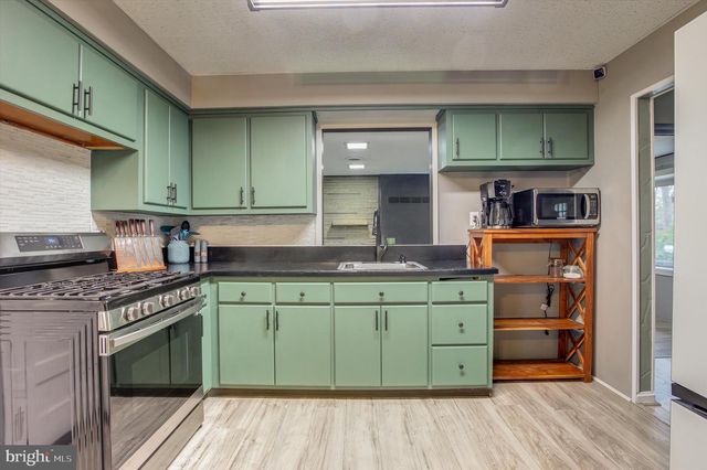 5 HOLLY AVE, Browns Mills, NJ 08015