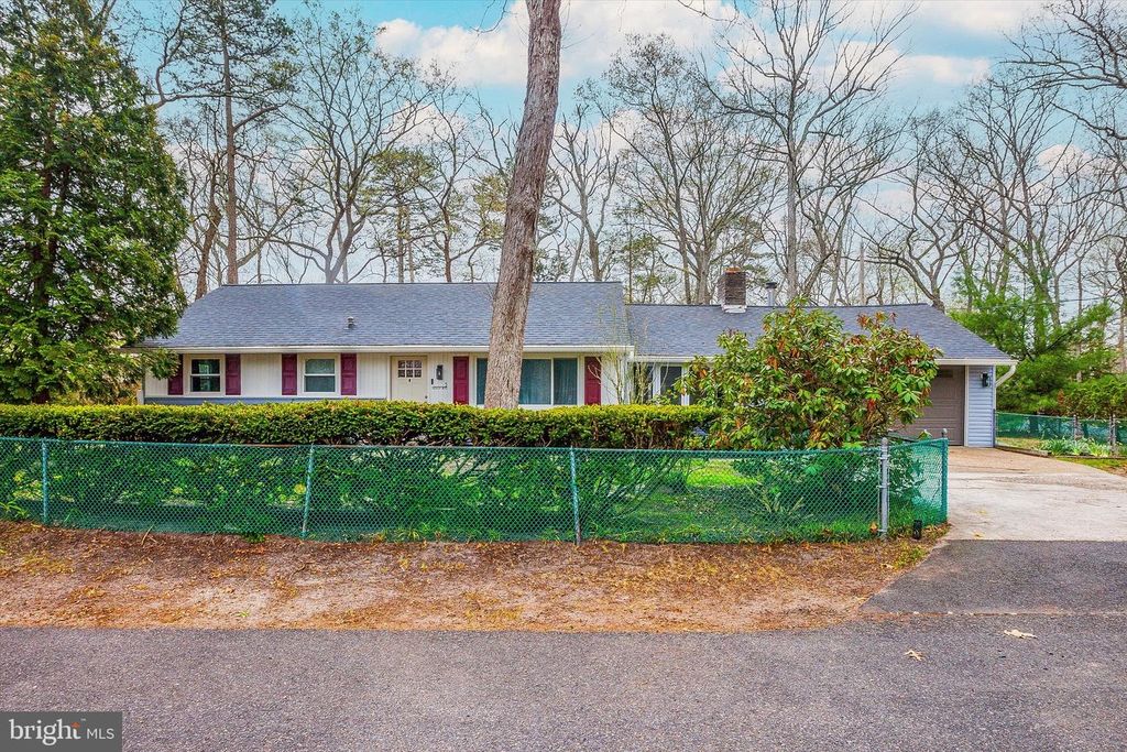 5 HOLLY AVE, Browns Mills, NJ 08015