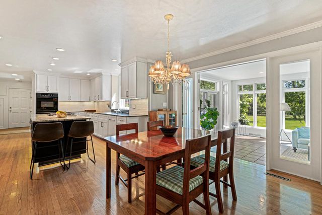 10528 N Haddonstone PLACE, Mequon, WI 53092