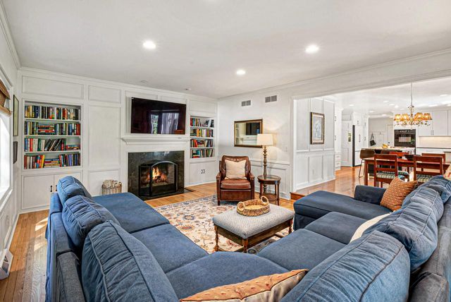 10528 N Haddonstone PLACE, Mequon, WI 53092