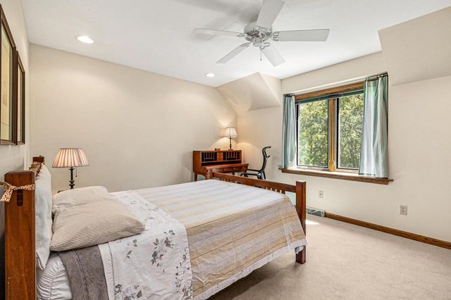 10528 N Haddonstone PLACE, Mequon, WI 53092