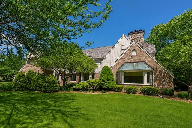10528 N Haddonstone PLACE, Mequon, WI 53092