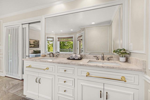 10528 N Haddonstone PLACE, Mequon, WI 53092