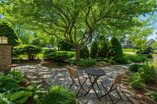 10528 N Haddonstone PLACE, Mequon, WI 53092