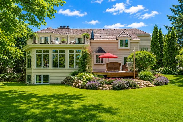 10528 N Haddonstone PLACE, Mequon, WI 53092