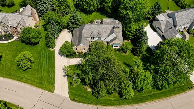 10528 N Haddonstone PLACE, Mequon, WI 53092