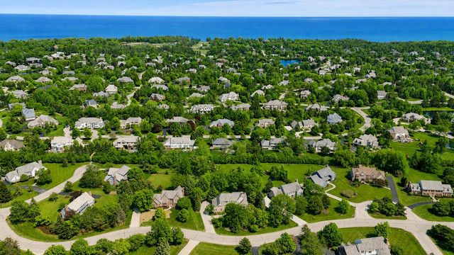 10528 N Haddonstone PLACE, Mequon, WI 53092