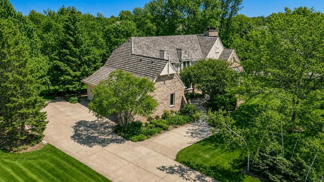 10528 N Haddonstone PLACE, Mequon, WI 53092