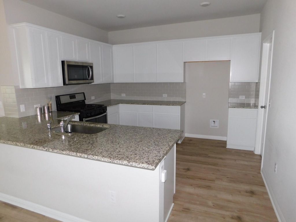 104 Royal Palm WAY, Leander, TX 78641