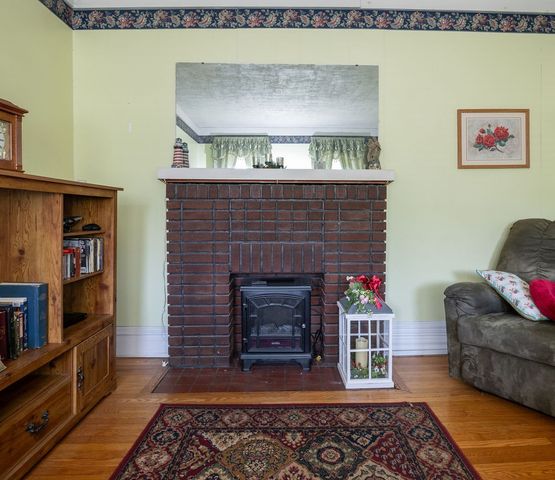 801 10th St, New Brighton, PA 15066